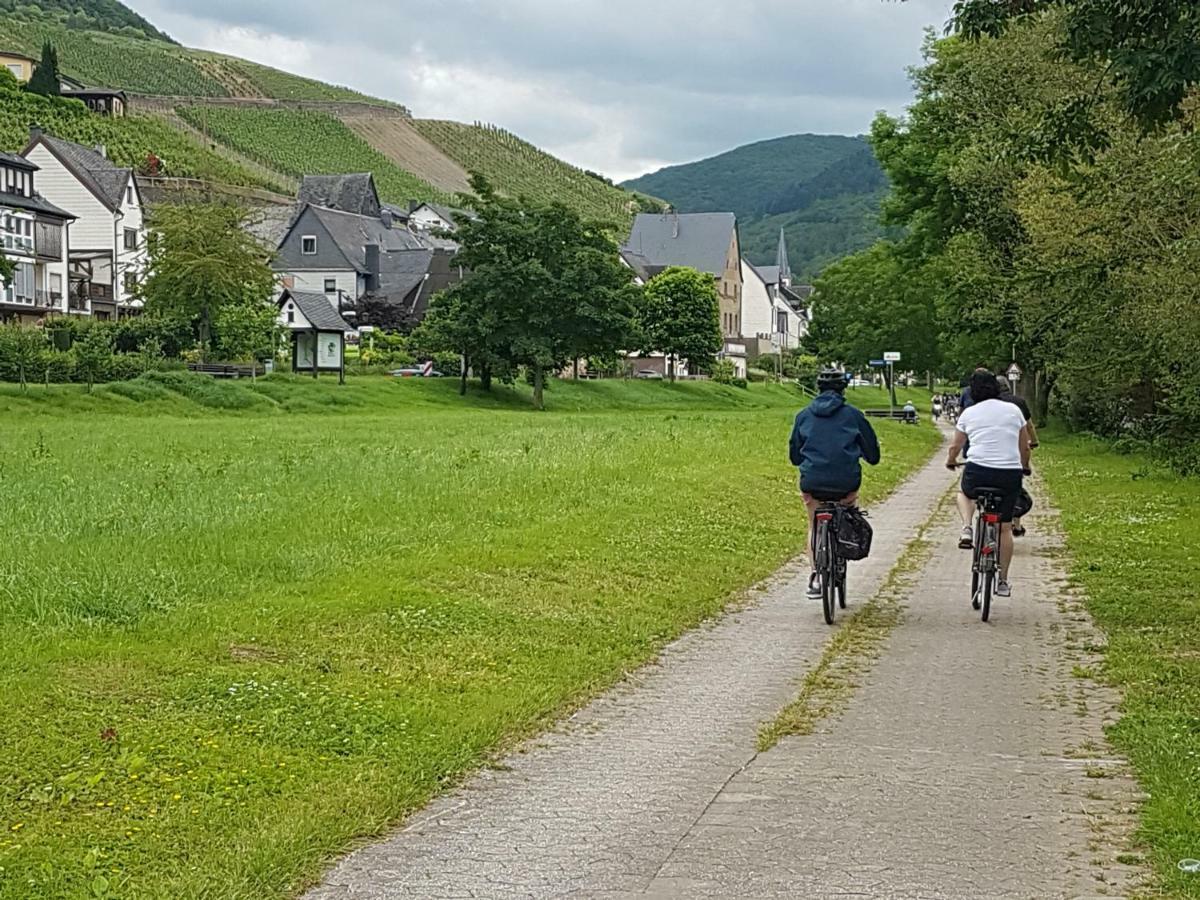 Haus Am Bachgasse - Haus Von 1777 Mit Sauna Zell an der Mosel Bagian luar foto
